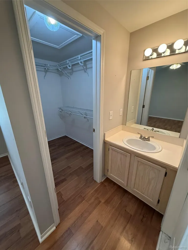 7059 Colonial Oaks Drive Waterford Charter Township MI 48327