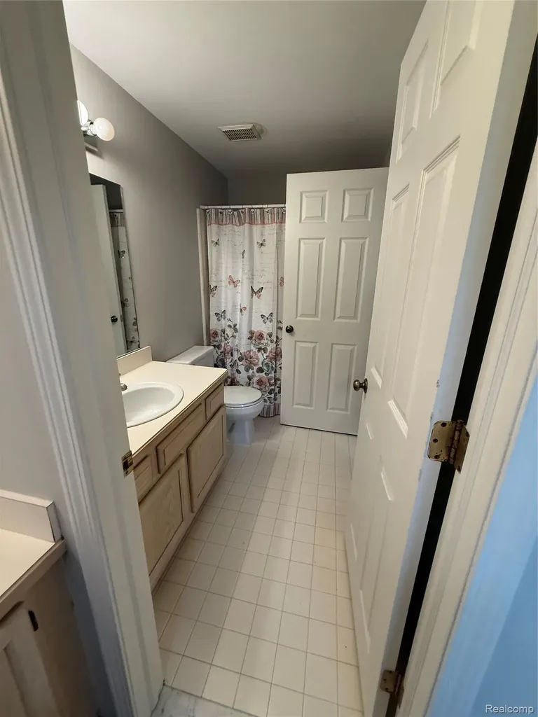 7059 Colonial Oaks Drive Waterford Charter Township MI 48327