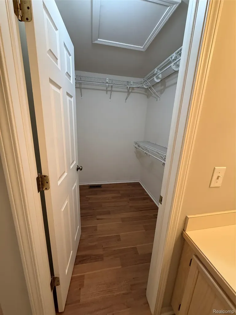 7059 Colonial Oaks Drive Waterford Charter Township MI 48327