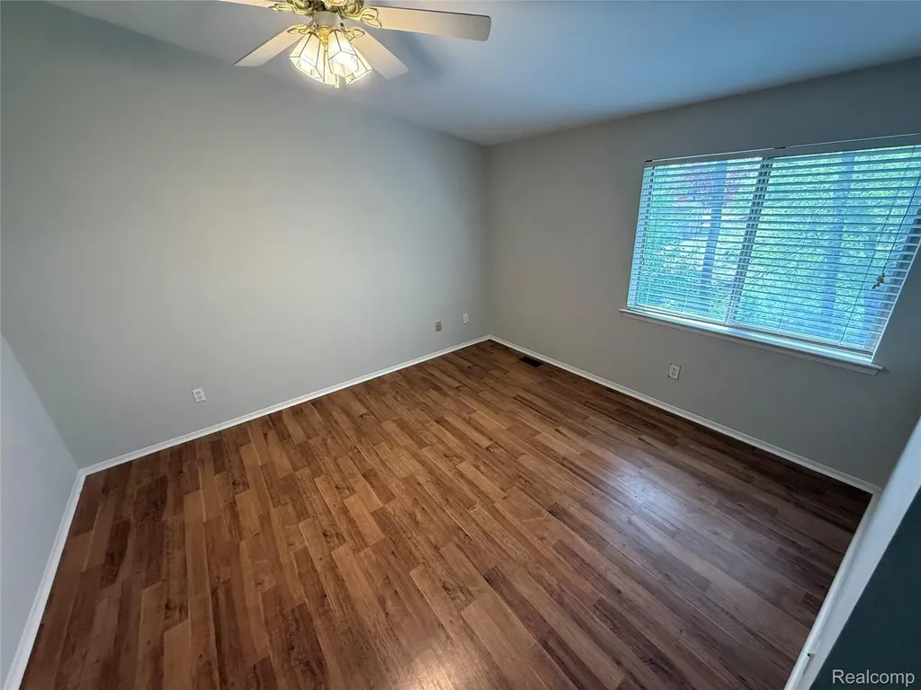 7059 Colonial Oaks Drive Waterford Charter Township MI 48327