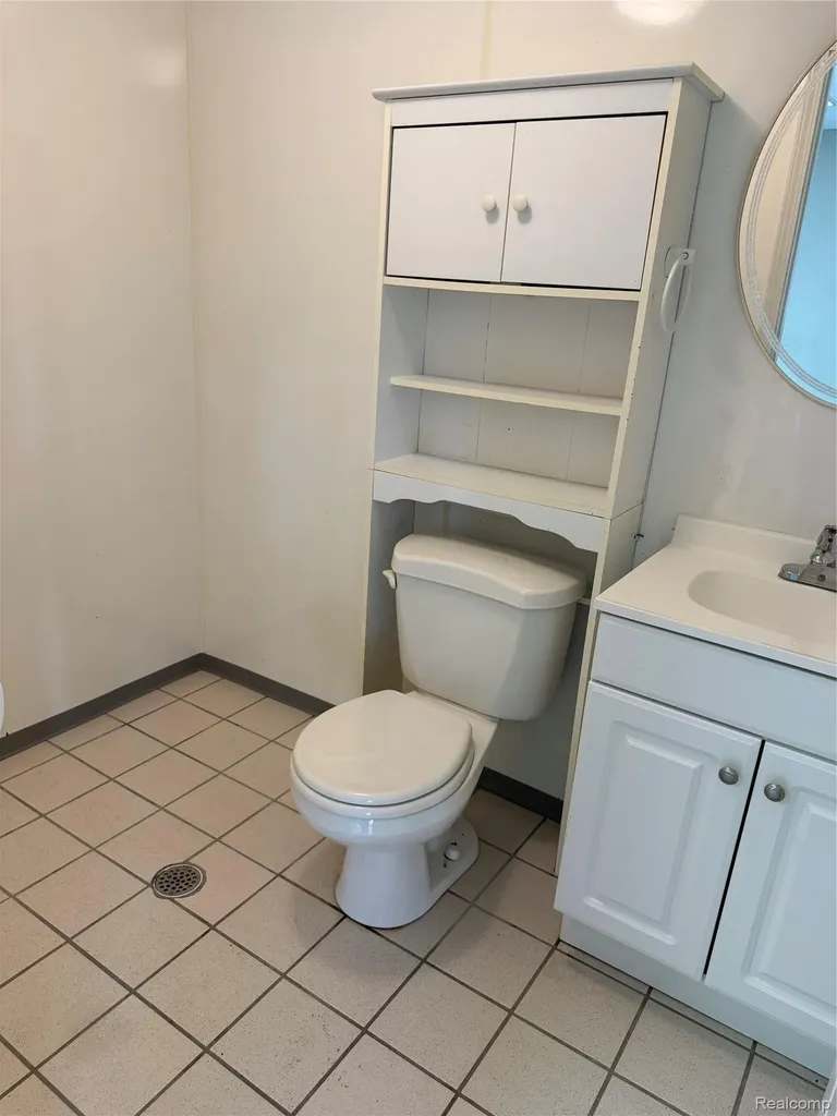 7059 Colonial Oaks Drive Waterford Charter Township MI 48327