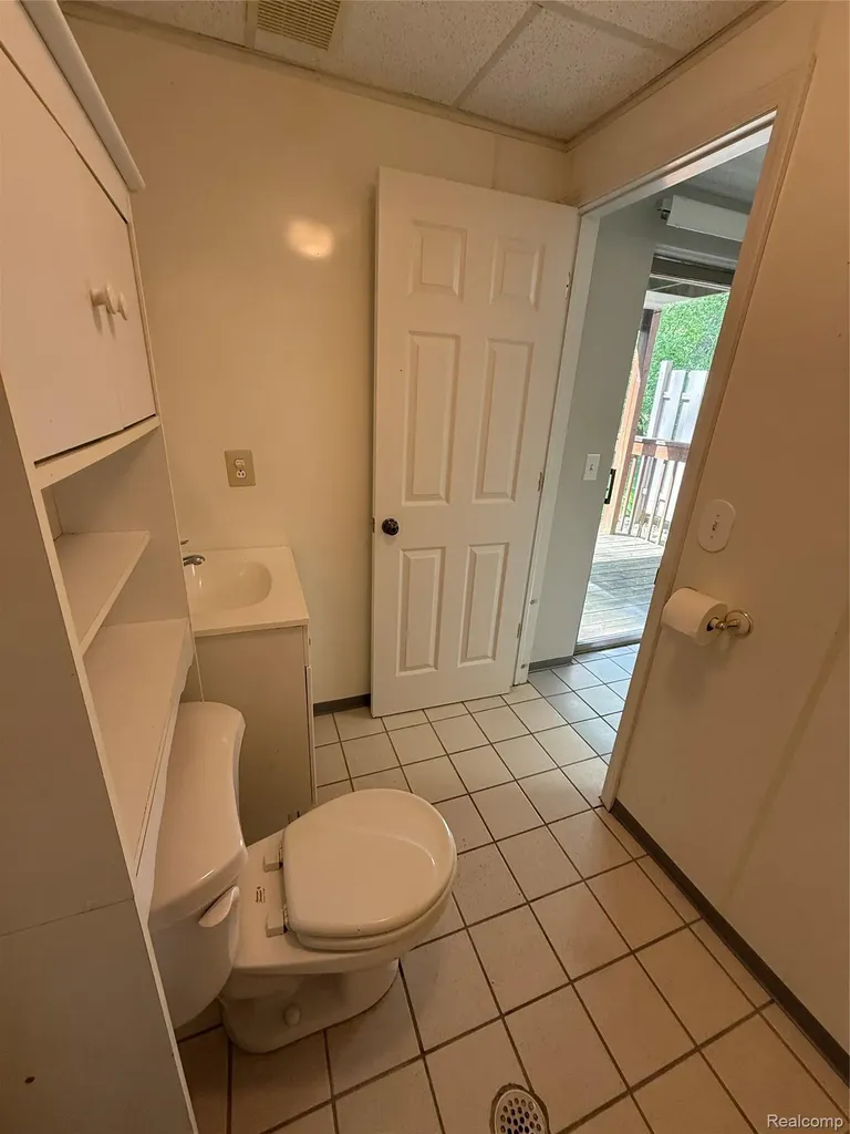 7059 Colonial Oaks Drive Waterford Charter Township MI 48327