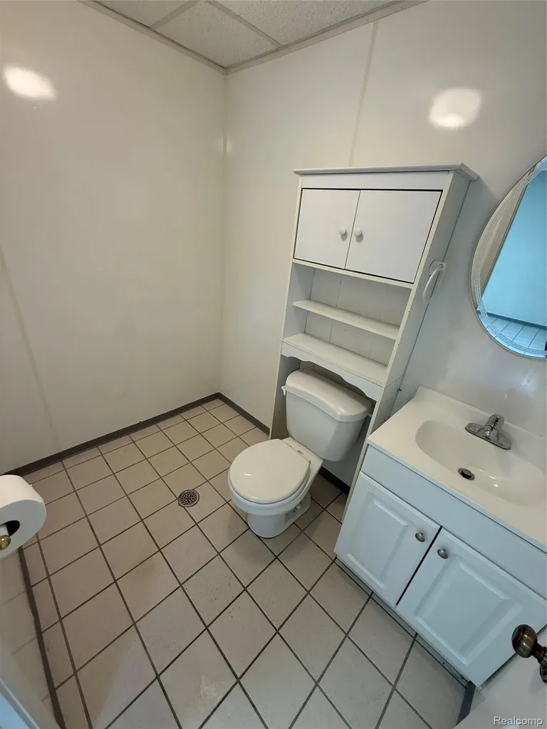 7059 Colonial Oaks Drive Waterford Charter Township MI 48327