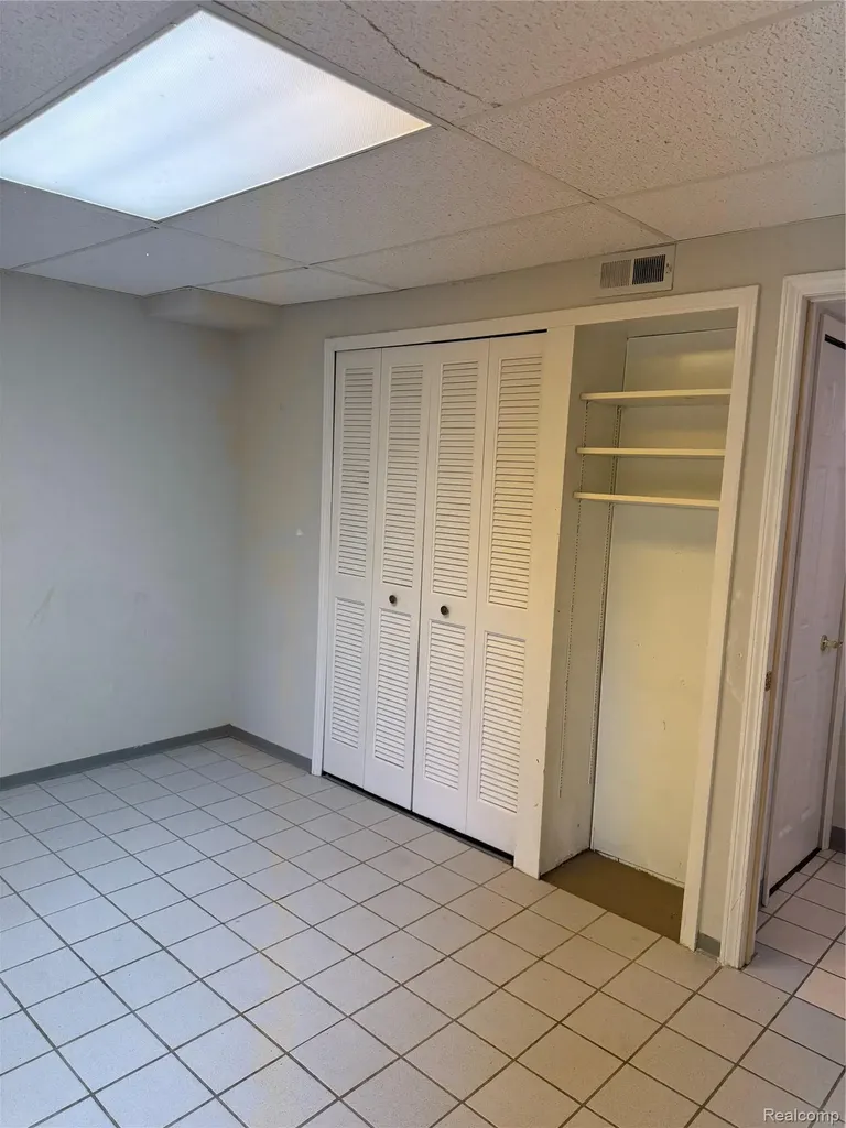 7059 Colonial Oaks Drive Waterford Charter Township MI 48327