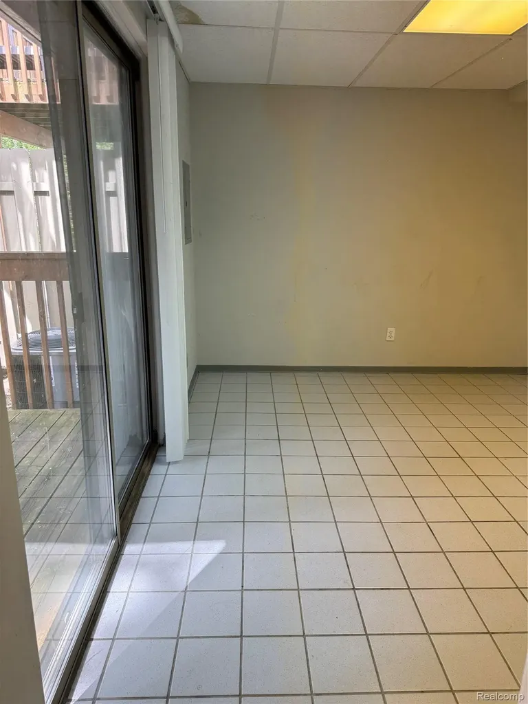 7059 Colonial Oaks Drive Waterford Charter Township MI 48327