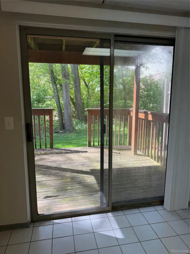7059 Colonial Oaks Drive Waterford Charter Township MI 48327