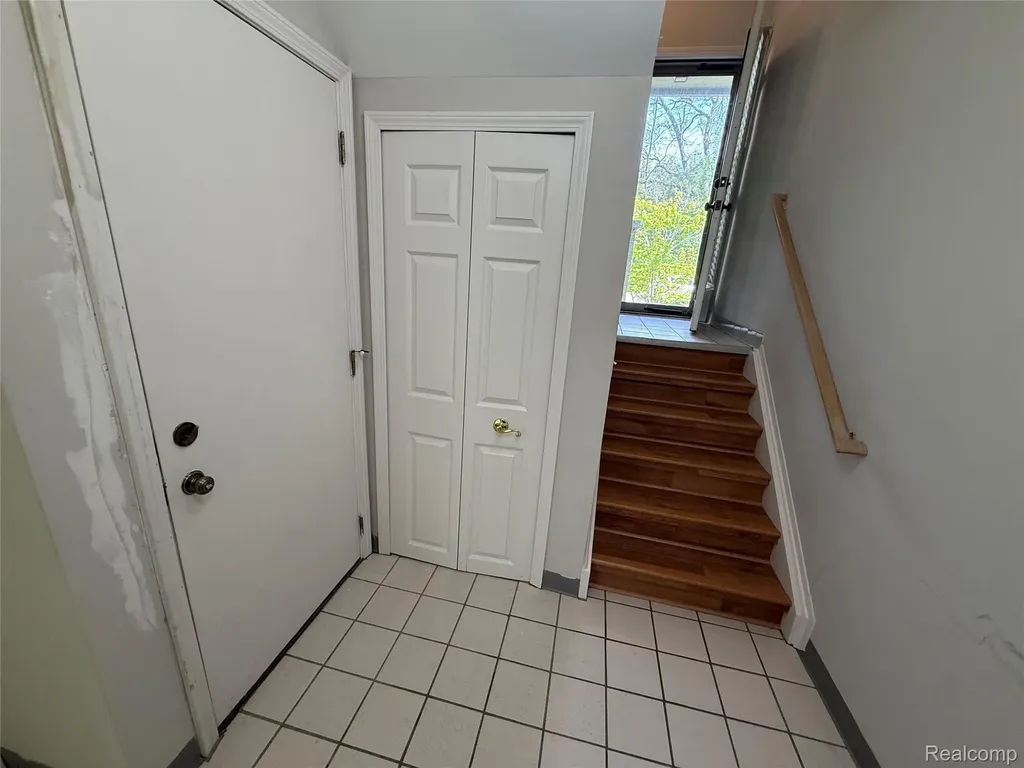 7059 Colonial Oaks Drive Waterford Charter Township MI 48327