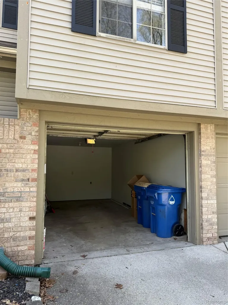 7059 Colonial Oaks Drive Waterford Charter Township MI 48327