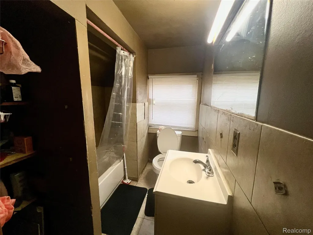 19377 Hull Street Detroit City MI 48203