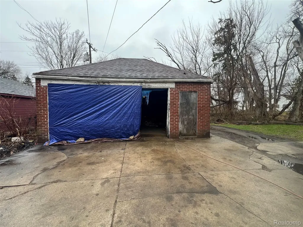 19377 Hull Street Detroit City MI 48203