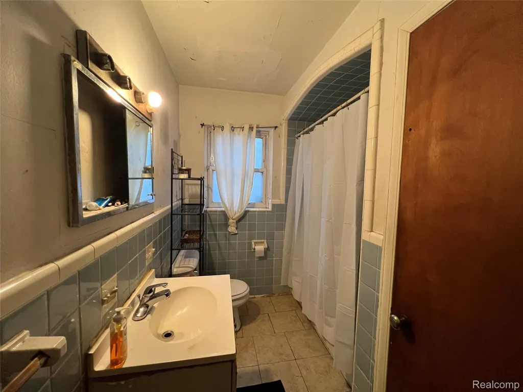 19377 Hull Street Detroit City MI 48203