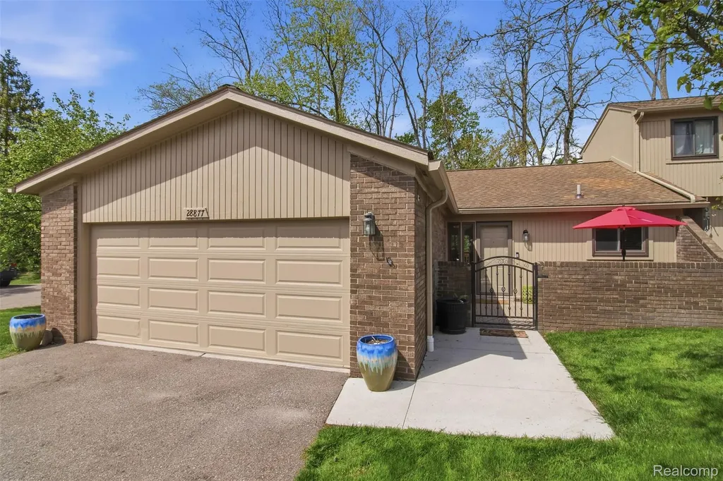 28877 Walnut Grove Lane Southfield City MI 48034