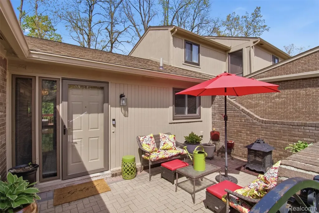 28877 Walnut Grove Lane Southfield City MI 48034