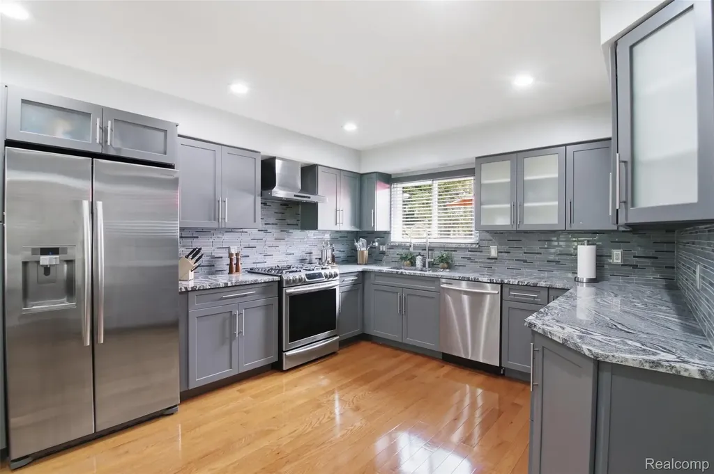 28877 Walnut Grove Lane Southfield City MI 48034
