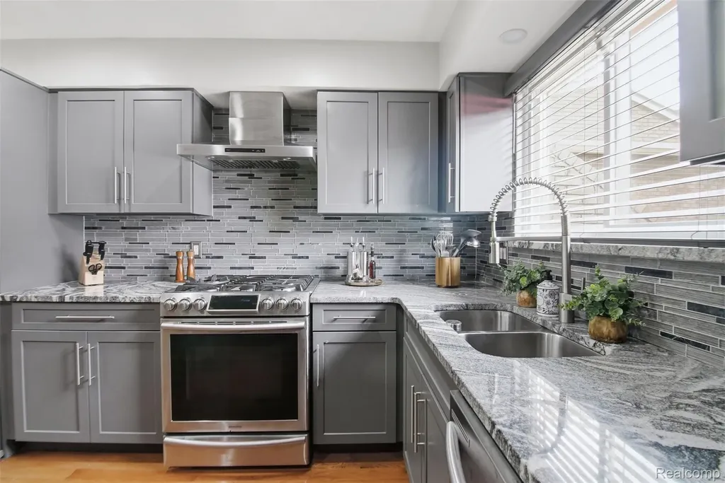 28877 Walnut Grove Lane Southfield City MI 48034