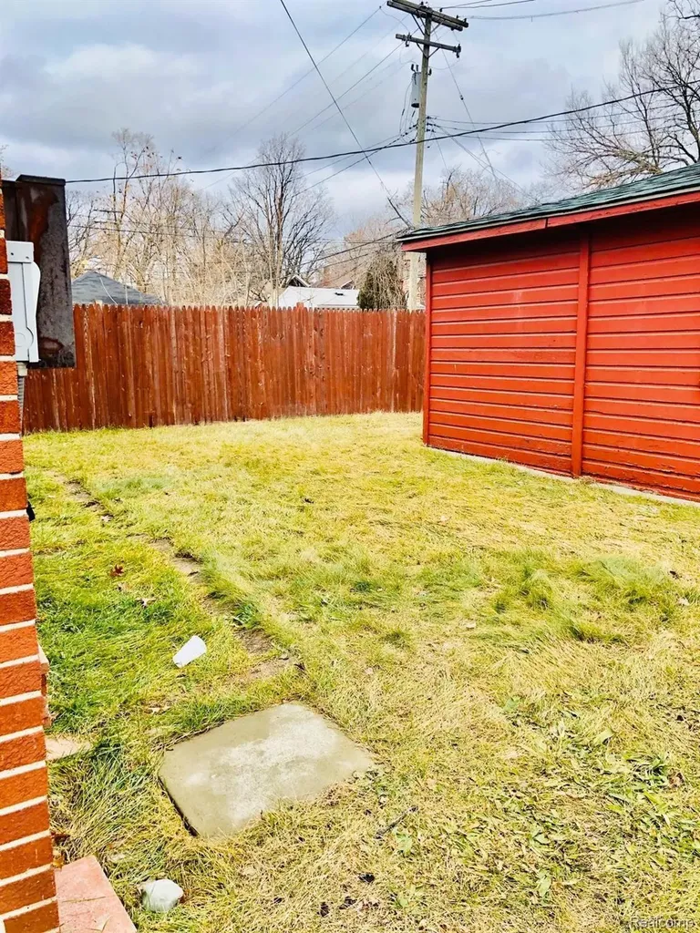 16126 Ohio Street Detroit City MI 48221