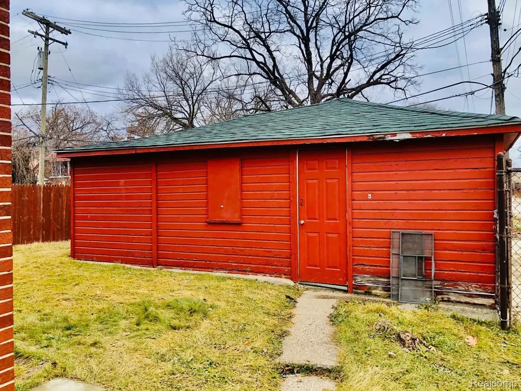 16126 Ohio Street Detroit City MI 48221