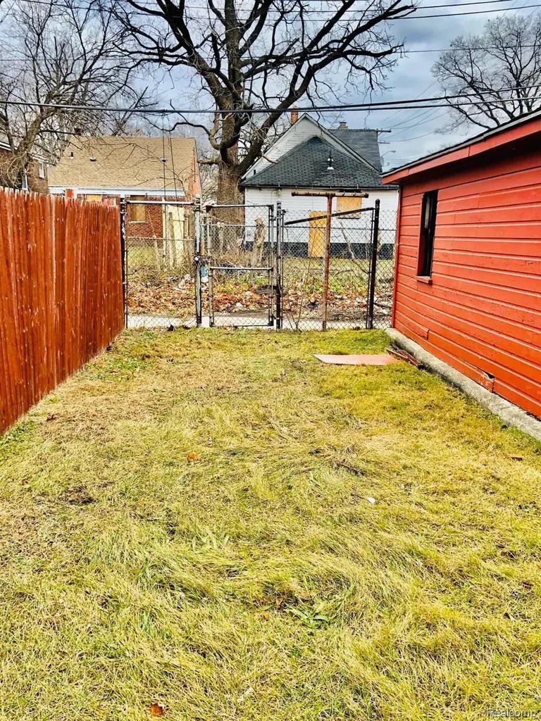 16126 Ohio Street Detroit City MI 48221