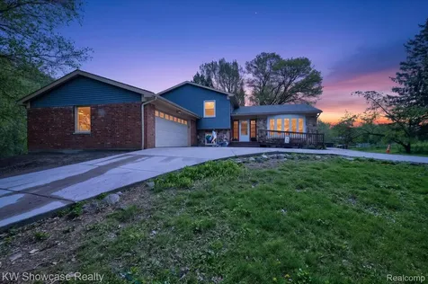 3201 S. Duck Lake Road Highland Charter Township MI 48356