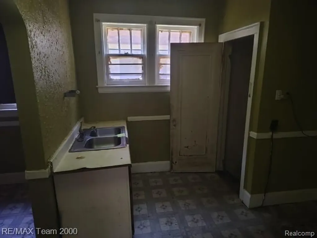 4237 W Grand Street Detroit City MI 48238