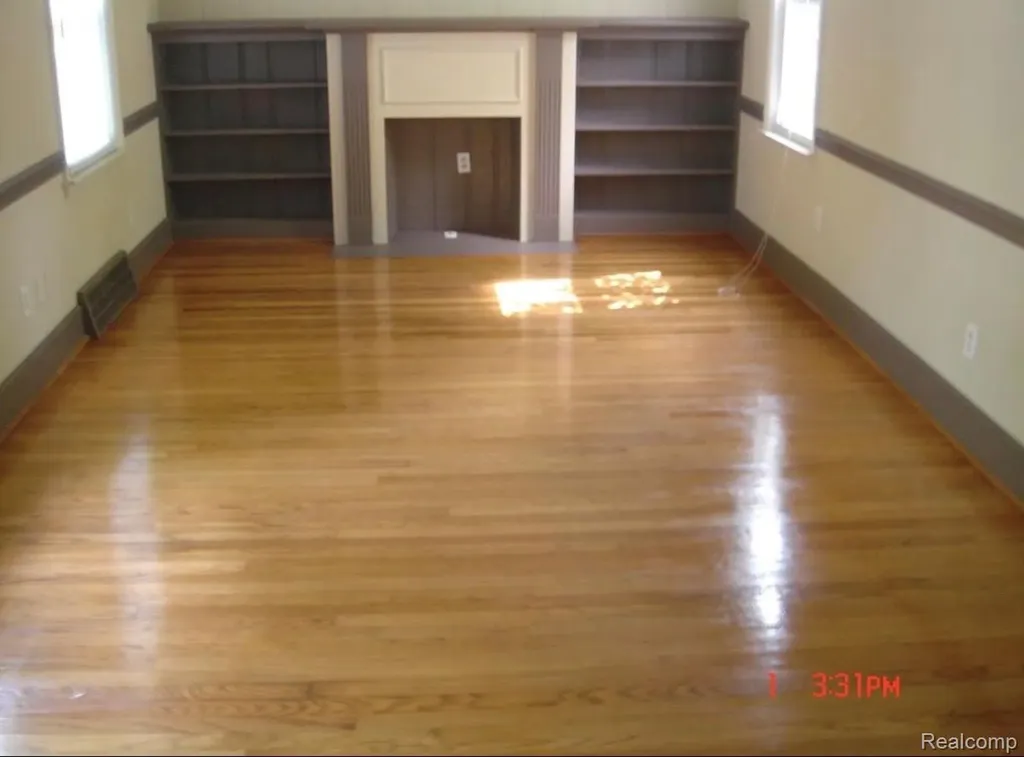 1521 N Vermont Avenue Royal Oak City MI 48067
