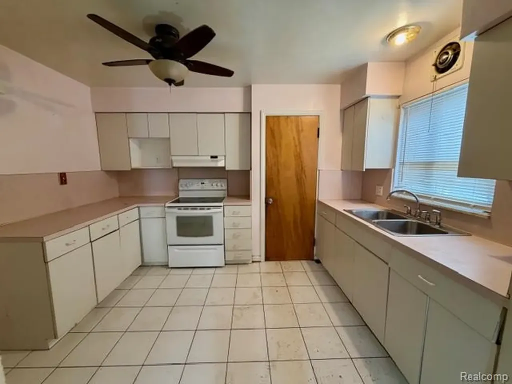 11377 Fielding Street Detroit City MI 48228
