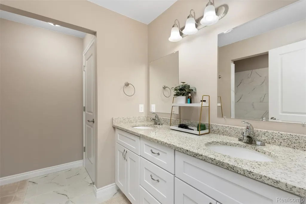 16625 Savor Lane Clinton Charter Township MI 48035