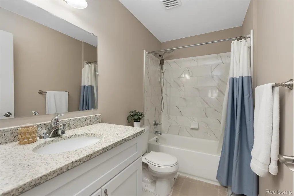 16625 Savor Lane Clinton Charter Township MI 48035