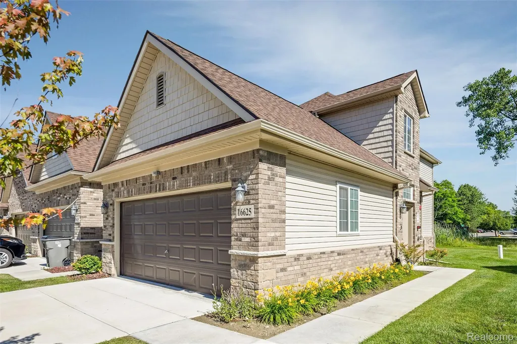 16625 Savor Lane Clinton Charter Township MI 48035