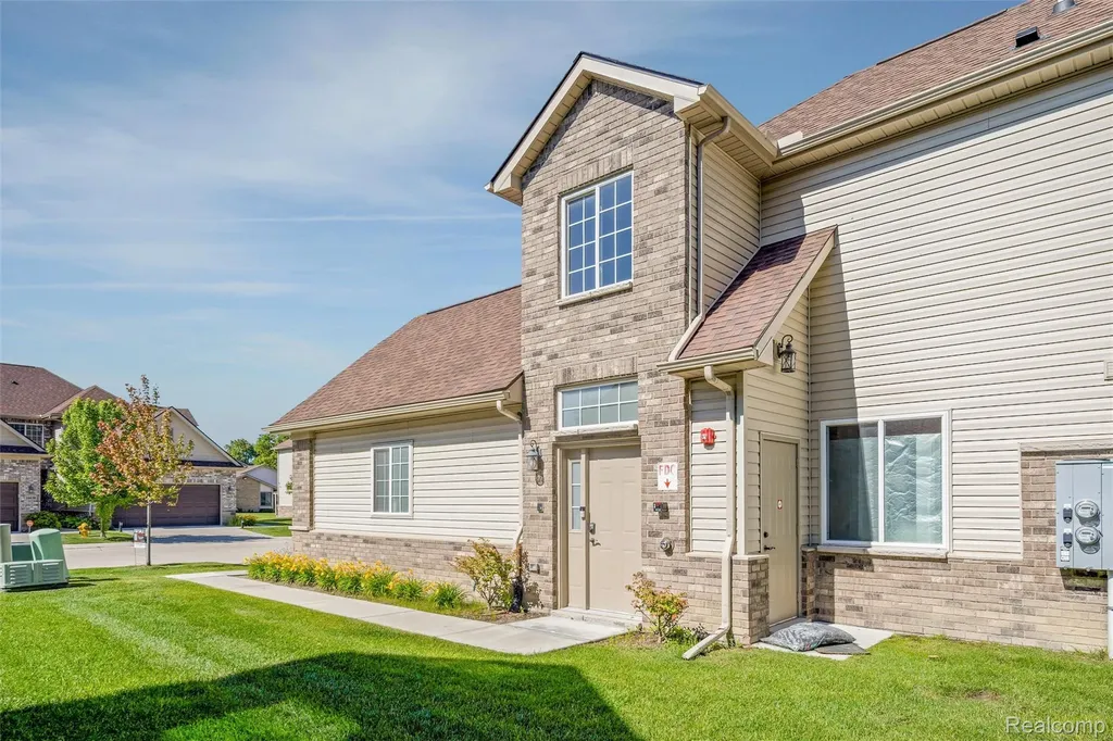 16625 Savor Lane Clinton Charter Township MI 48035