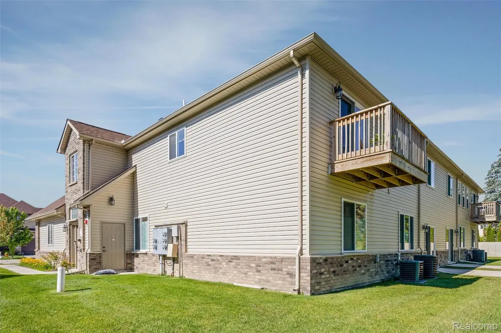 16625 Savor Lane Clinton Charter Township MI 48035