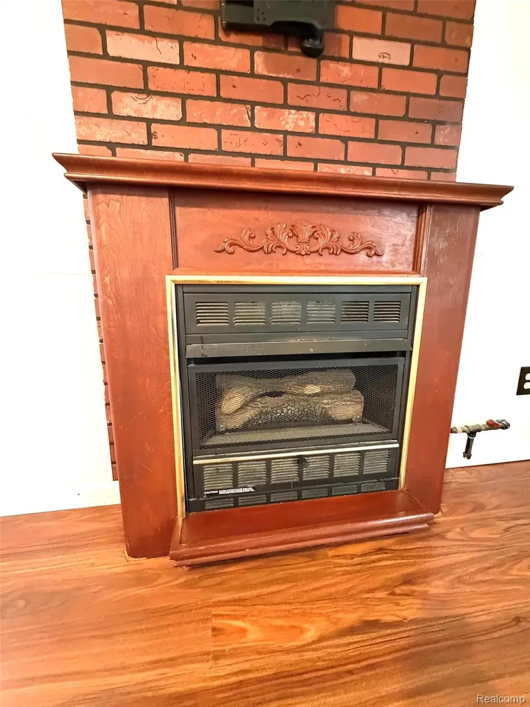 3313 Dallas Avenue Warren City MI 48091