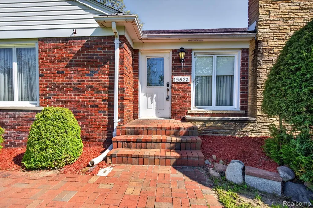 15623 Millar Road Clinton Charter Township MI 48036