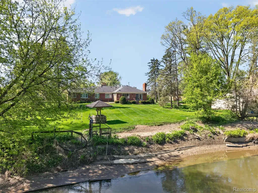 15623 Millar Road Clinton Charter Township MI 48036