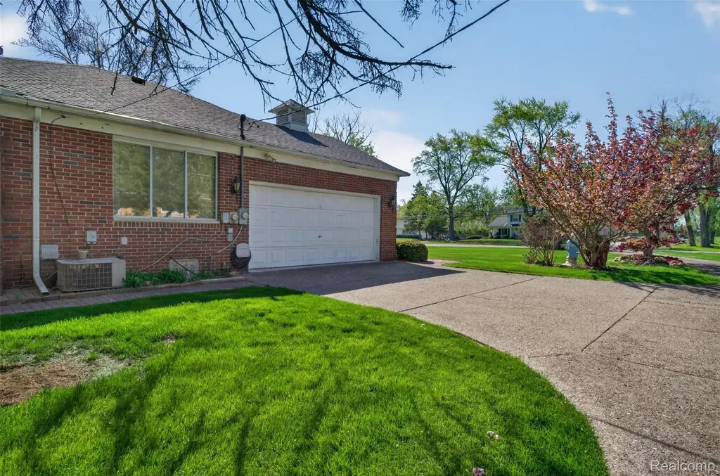 15623 Millar Road Clinton Charter Township MI 48036