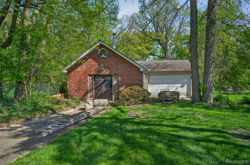15623 Millar Road Clinton Charter Township MI 48036