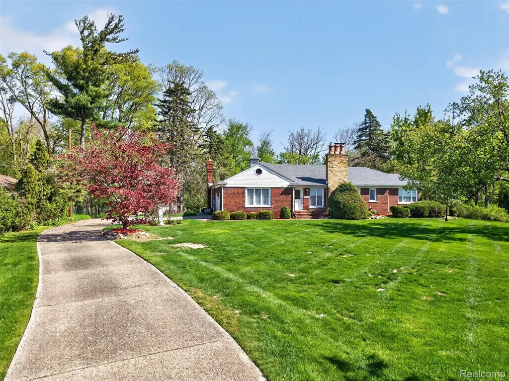 15623 Millar Road Clinton Charter Township MI 48036