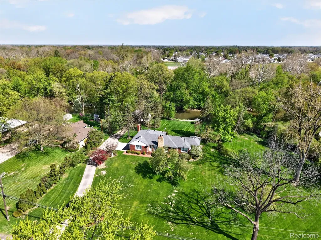 15623 Millar Road Clinton Charter Township MI 48036