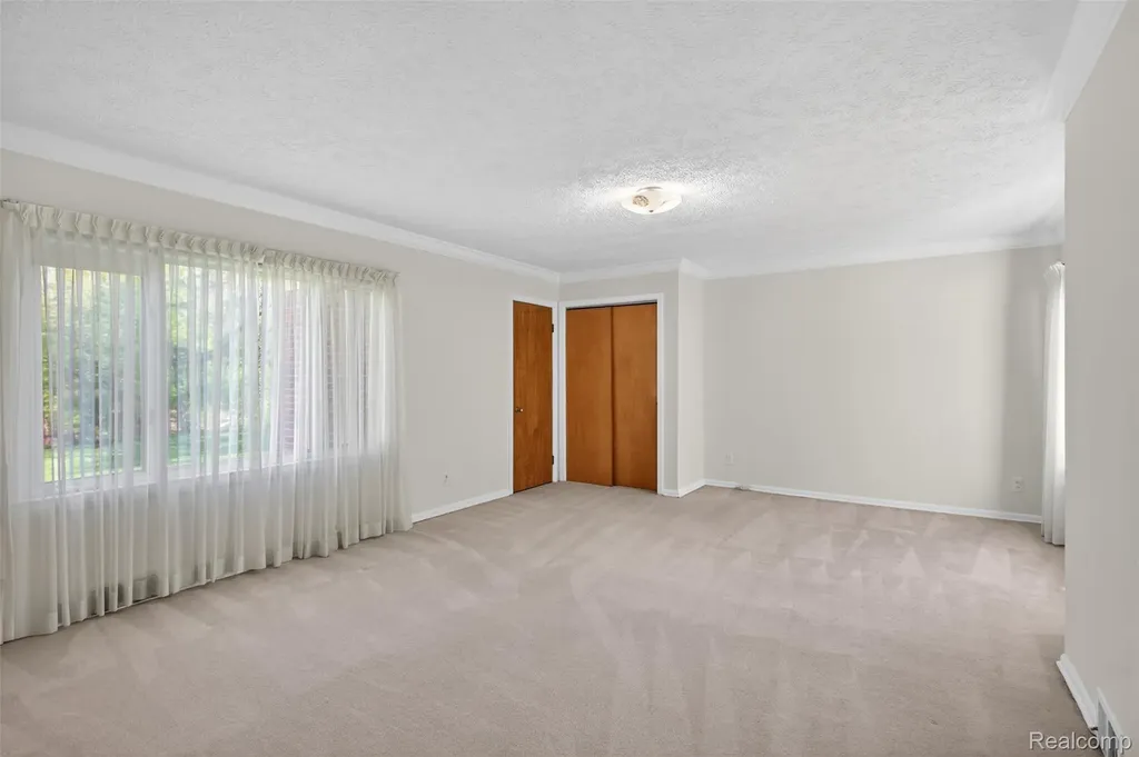 15623 Millar Road Clinton Charter Township MI 48036