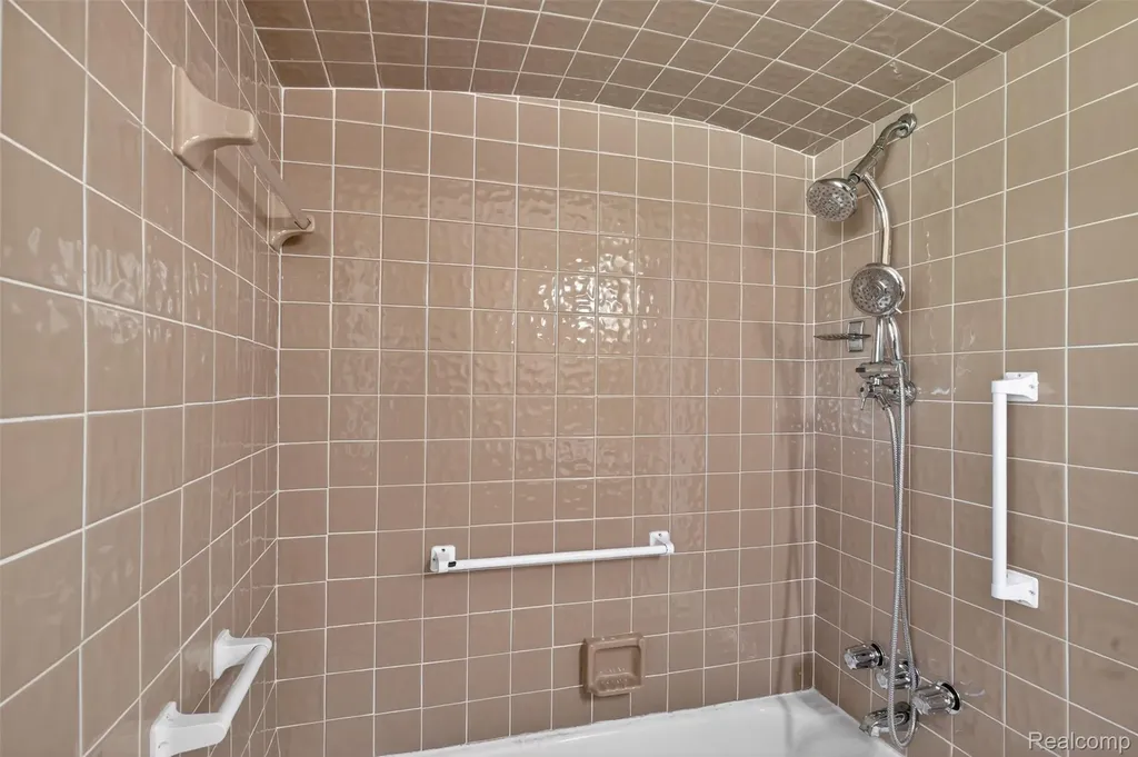 15623 Millar Road Clinton Charter Township MI 48036