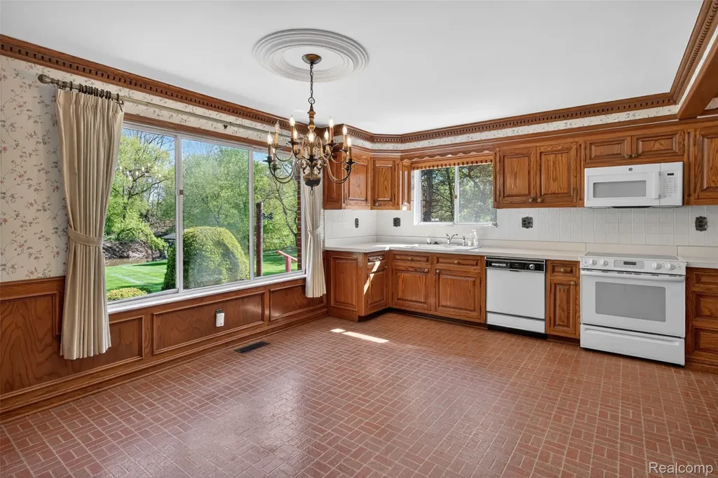 15623 Millar Road Clinton Charter Township MI 48036