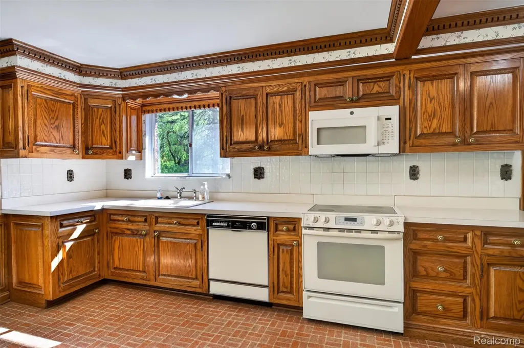 15623 Millar Road Clinton Charter Township MI 48036