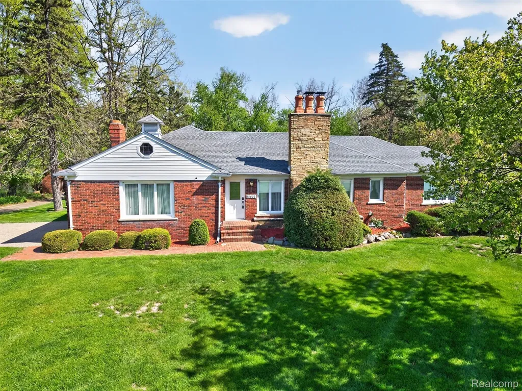 15623 Millar Road Clinton Charter Township MI 48036