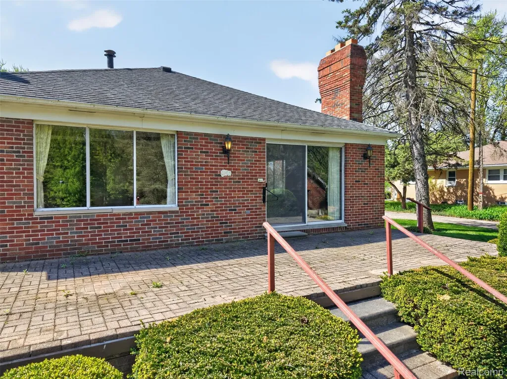 15623 Millar Road Clinton Charter Township MI 48036