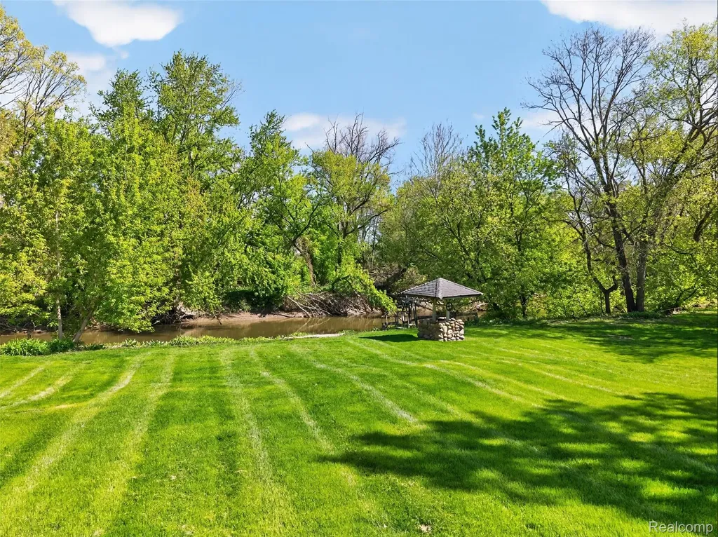15623 Millar Road Clinton Charter Township MI 48036