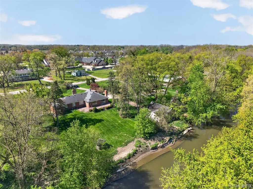 15623 Millar Road Clinton Charter Township MI 48036