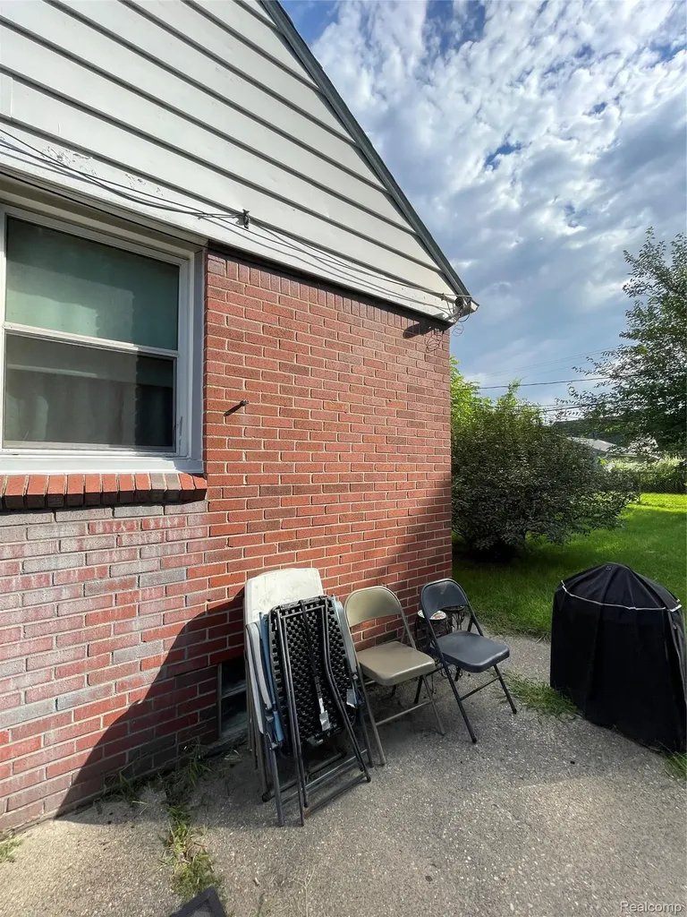 19374 Charest Street Detroit City MI 48234