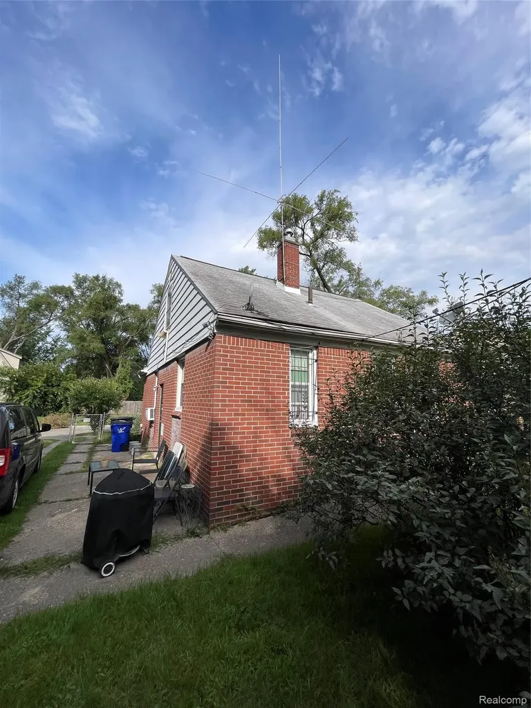 19374 Charest Street Detroit City MI 48234