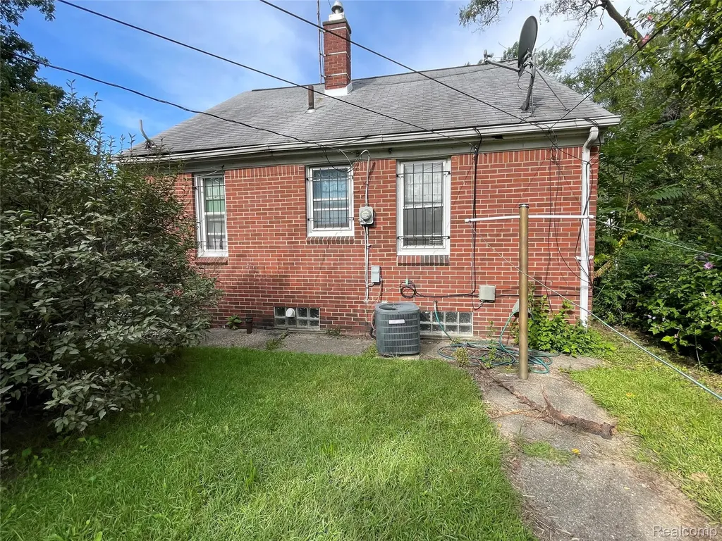 19374 Charest Street Detroit City MI 48234