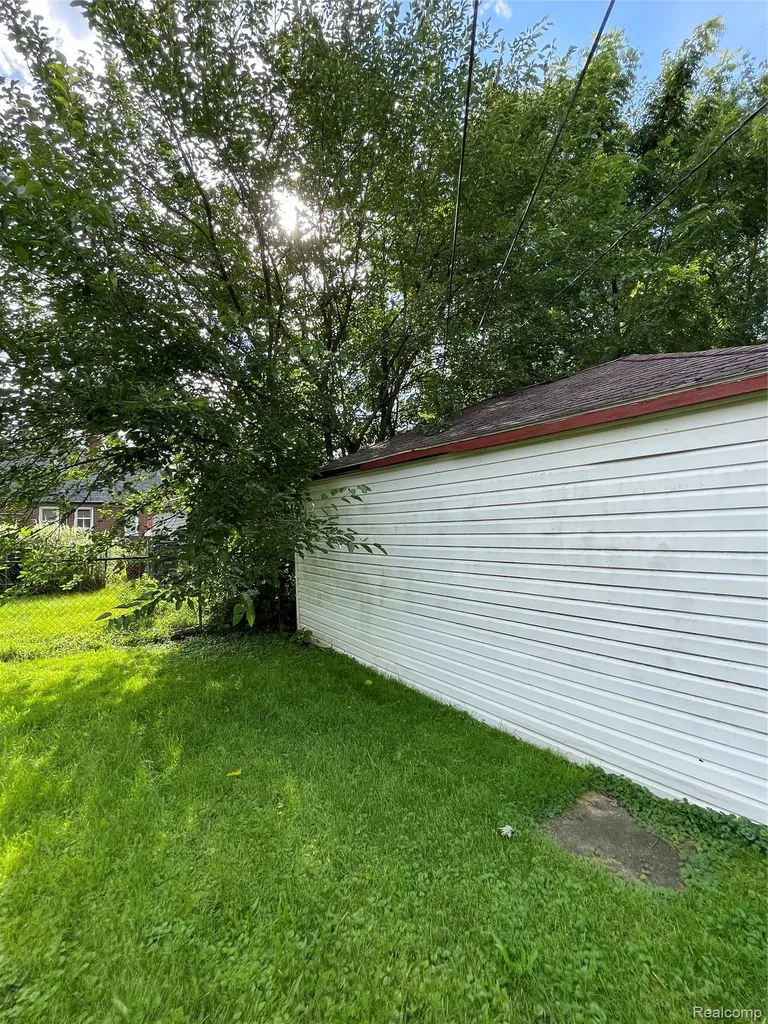 19374 Charest Street Detroit City MI 48234